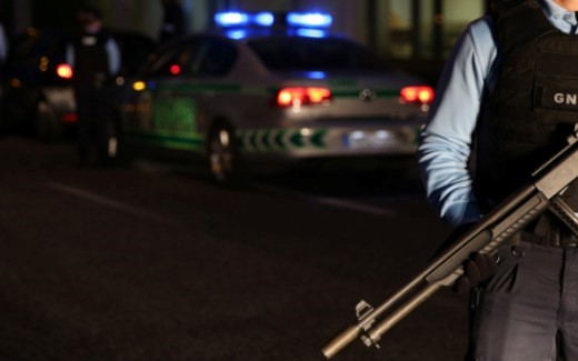 Indivíduo detido em flagrante delito por furto de metais não preciosos